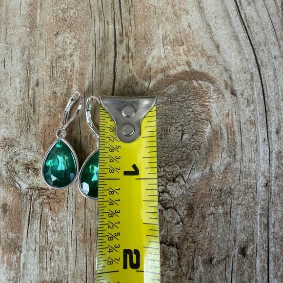 Nine West Emerald Green Teardrop Earrings Silver Tone Faceted Crystal Leverback - Picture 4 of 6